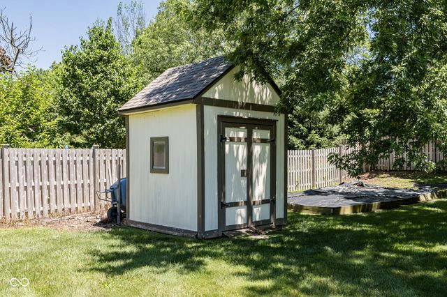 11499 Valley Meadow Drive, Zionsville, IN 46077