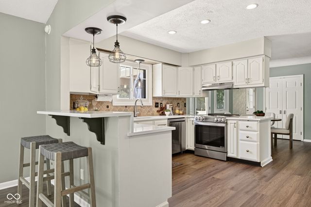 11499 Valley Meadow Drive, Zionsville, IN 46077