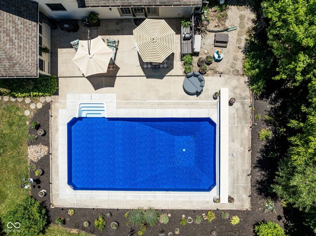 11499 Valley Meadow Drive, Zionsville, IN 46077