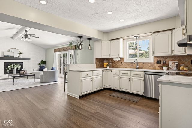 11499 Valley Meadow Drive, Zionsville, IN 46077