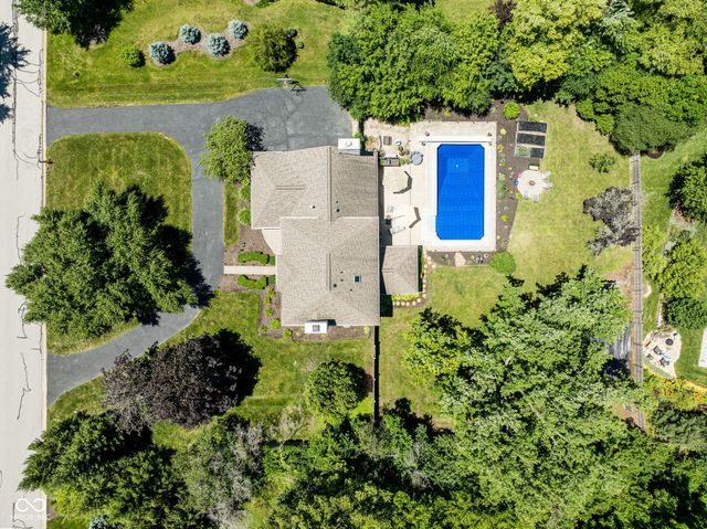 11499 Valley Meadow Drive, Zionsville, IN 46077