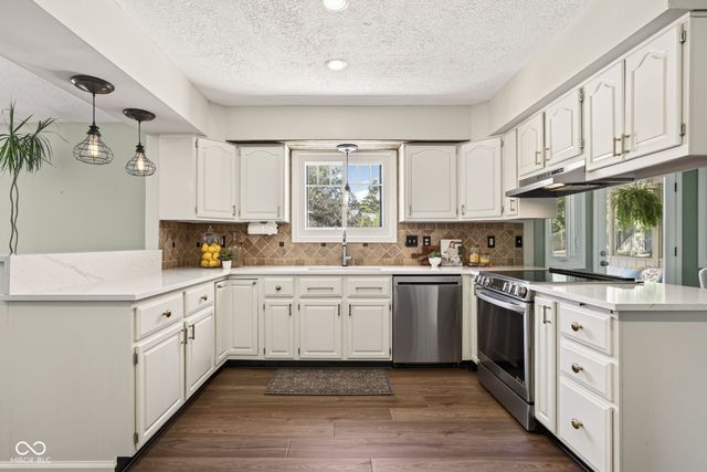 11499 Valley Meadow Drive, Zionsville, IN 46077