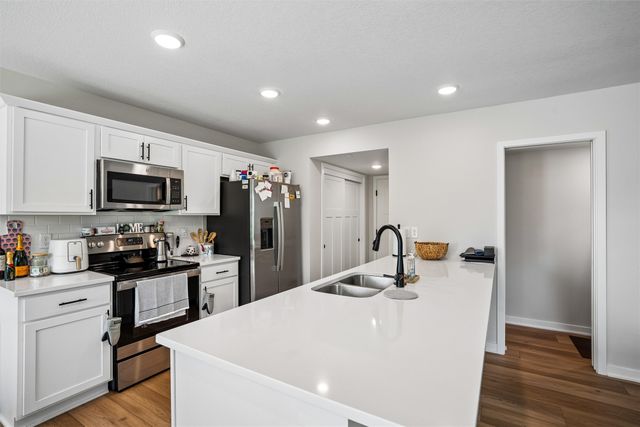 5972 NW 91st Court, Johnston, IA 50131