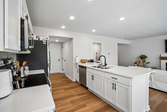 5972 NW 91st Court, Johnston, IA 50131