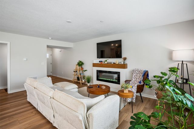 5972 NW 91st Court, Johnston, IA 50131