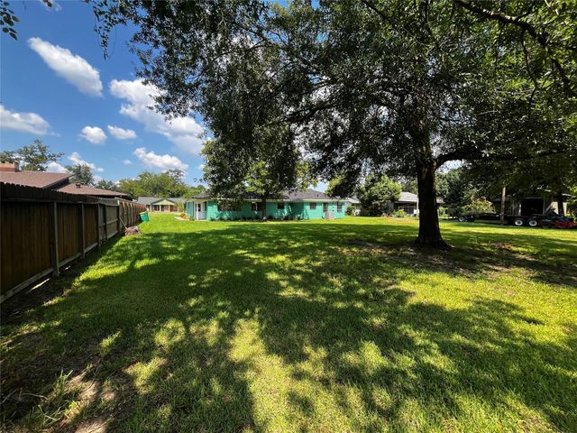 416 Azalea Drive, Baytown, TX 77520