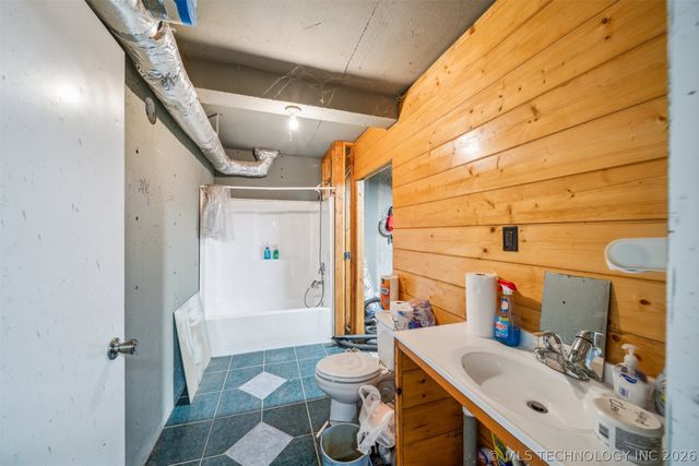 21742 E 660 Road, Tahlequah, OK 74464