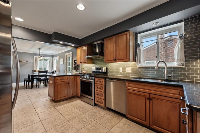 16943 Elizabeth Street, Beverly Hills, MI 48025