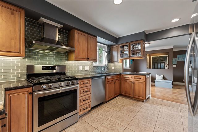 16943 Elizabeth Street, Beverly Hills, MI 48025