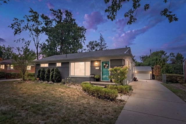 16943 Elizabeth Street, Beverly Hills, MI 48025
