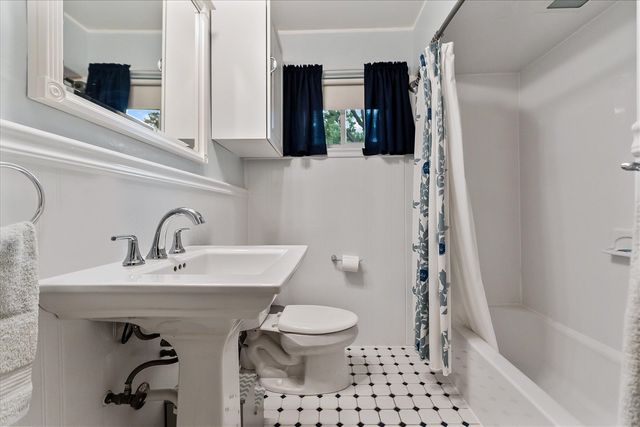 16943 Elizabeth Street, Beverly Hills, MI 48025