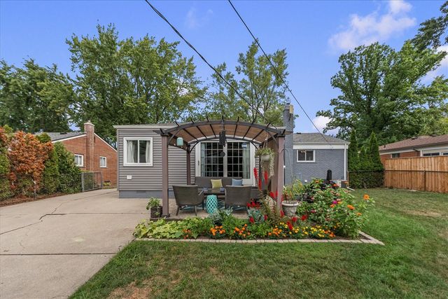 16943 Elizabeth Street, Beverly Hills, MI 48025