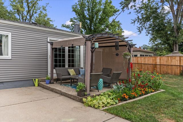 16943 Elizabeth Street, Beverly Hills, MI 48025
