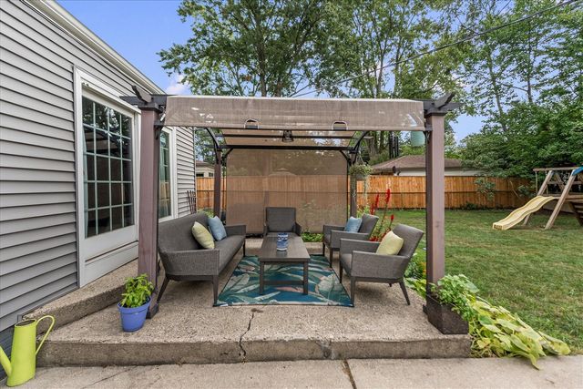 16943 Elizabeth Street, Beverly Hills, MI 48025