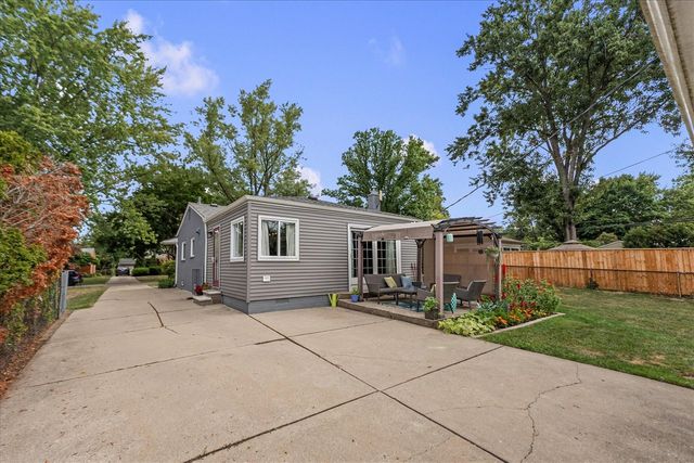 16943 Elizabeth Street, Beverly Hills, MI 48025