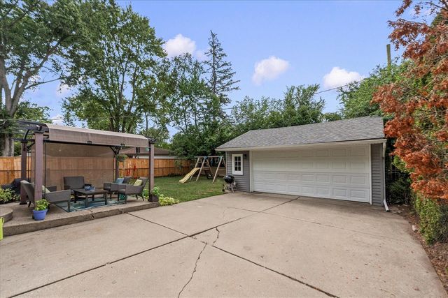 16943 Elizabeth Street, Beverly Hills, MI 48025