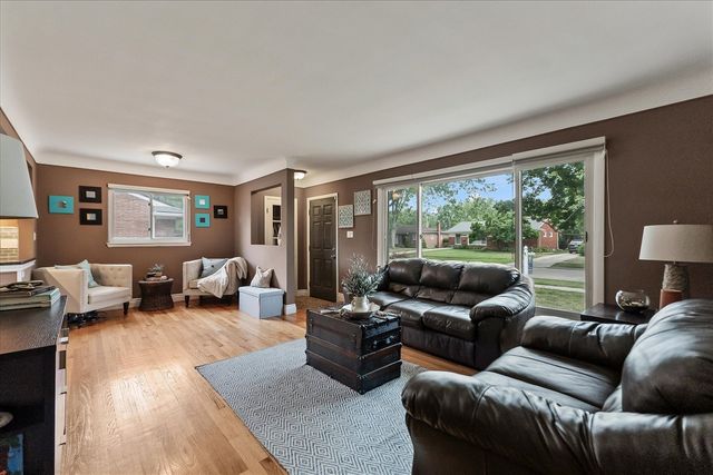 16943 Elizabeth Street, Beverly Hills, MI 48025