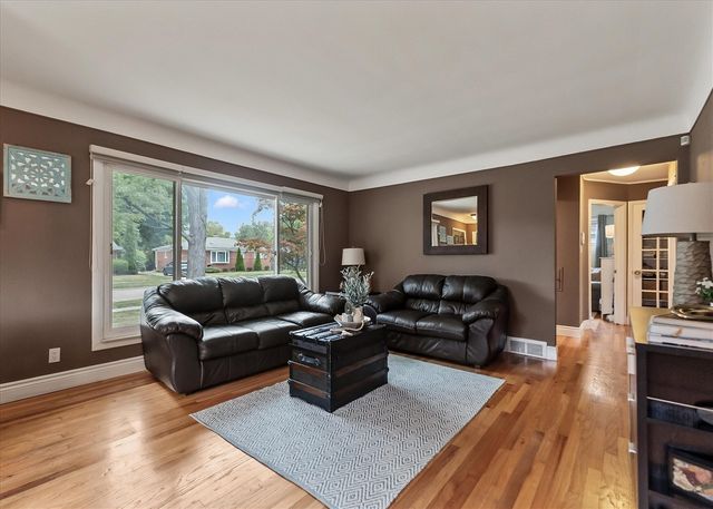 16943 Elizabeth Street, Beverly Hills, MI 48025