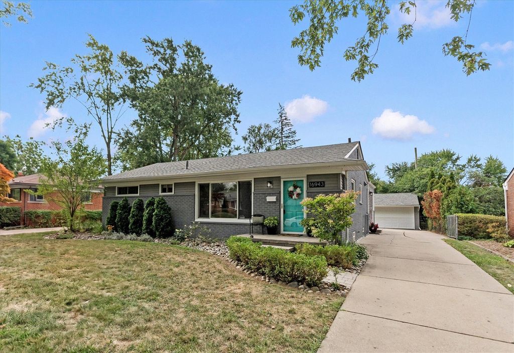 16943 Elizabeth Street, Beverly Hills, MI 48025