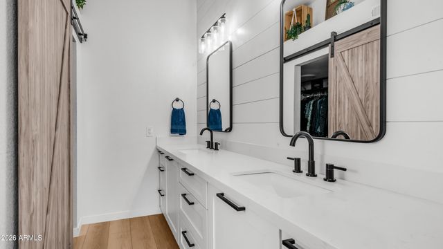 1045 E SUNBURST Lane, Tempe, AZ 85284