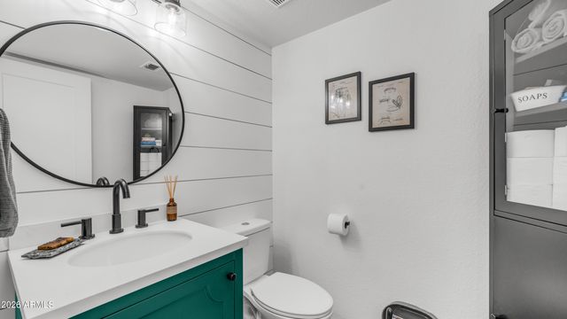 1045 E SUNBURST Lane, Tempe, AZ 85284