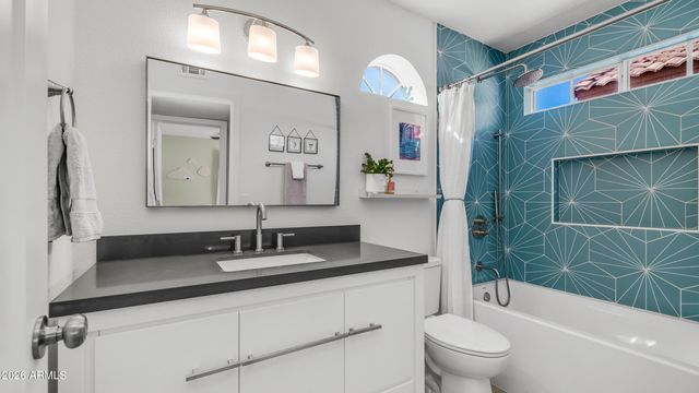 1045 E SUNBURST Lane, Tempe, AZ 85284