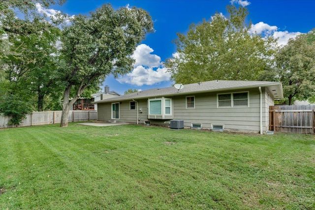 849 N Brook Forest Rd, Derby, KS 67037
