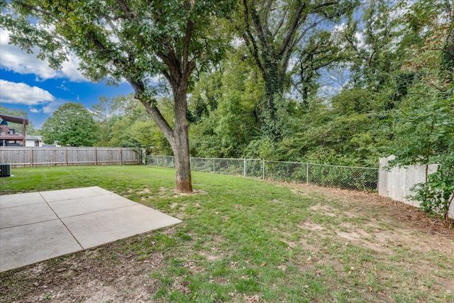 849 N Brook Forest Rd, Derby, KS 67037