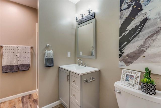 849 N Brook Forest Rd, Derby, KS 67037