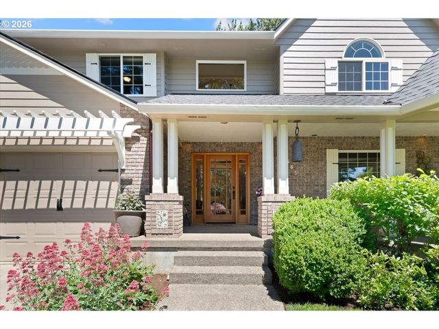 565 SHELOKUM Dr, Silverton, OR 97381