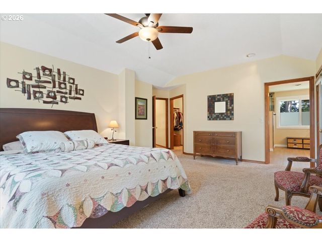 565 SHELOKUM Dr, Silverton, OR 97381