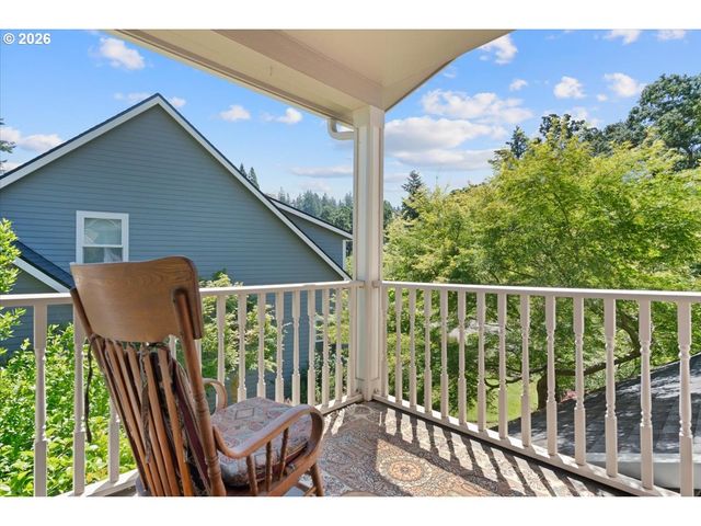 565 SHELOKUM Dr, Silverton, OR 97381