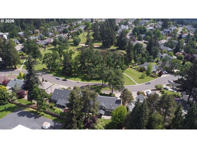 565 SHELOKUM Dr, Silverton, OR 97381