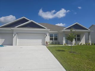649 Banks Street NW, Palm Bay, FL 32907