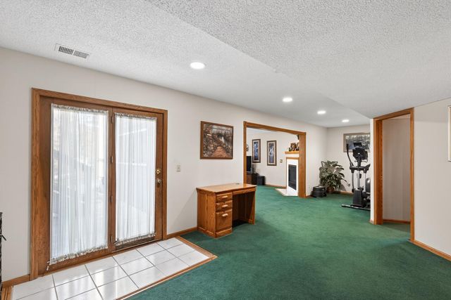 2539 Highwood Avenue E, Maplewood, MN 55119