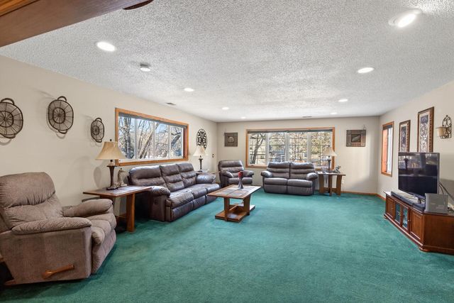 2539 Highwood Avenue E, Maplewood, MN 55119