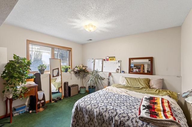 2539 Highwood Avenue E, Maplewood, MN 55119