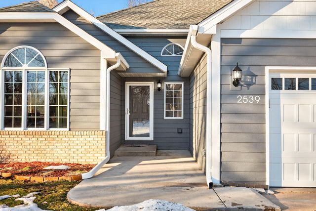 2539 Highwood Avenue E, Maplewood, MN 55119