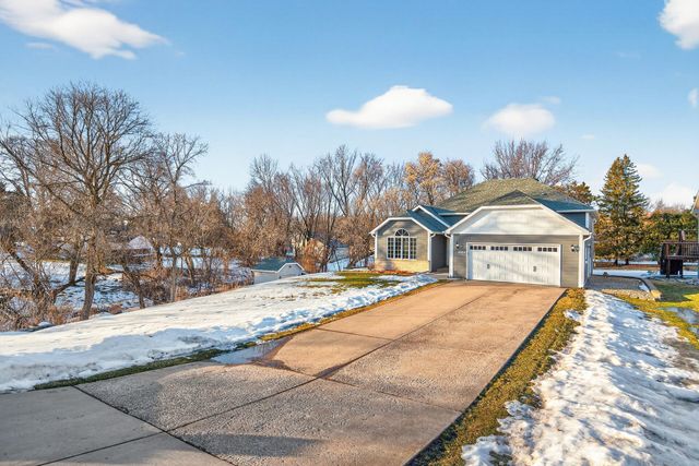 2539 Highwood Avenue E, Maplewood, MN 55119