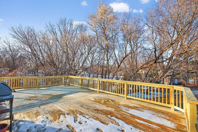 2539 Highwood Avenue E, Maplewood, MN 55119