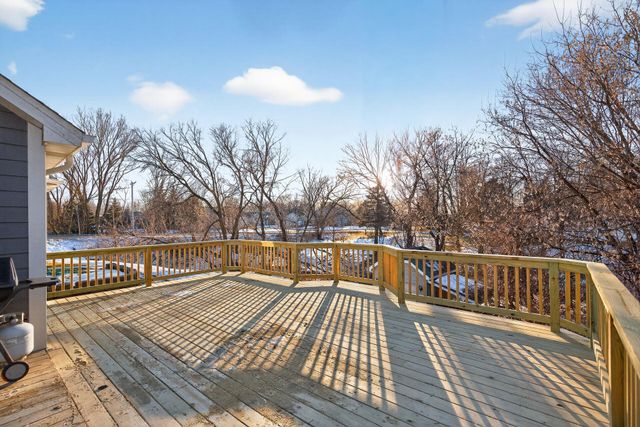 2539 Highwood Avenue E, Maplewood, MN 55119