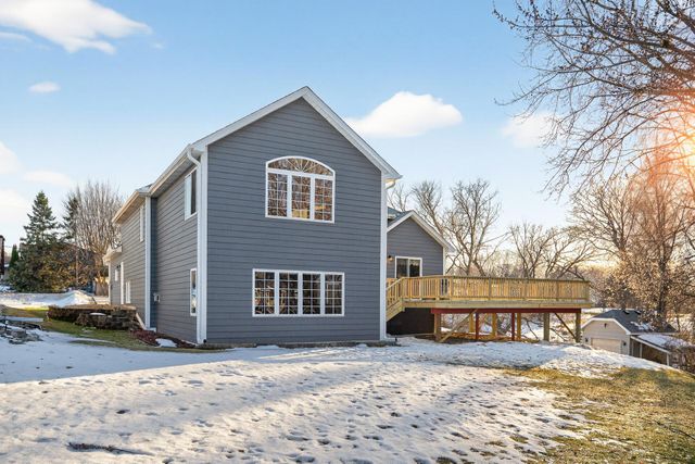 2539 Highwood Avenue E, Maplewood, MN 55119