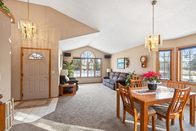 2539 Highwood Avenue E, Maplewood, MN 55119