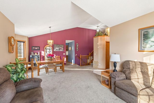 2539 Highwood Avenue E, Maplewood, MN 55119