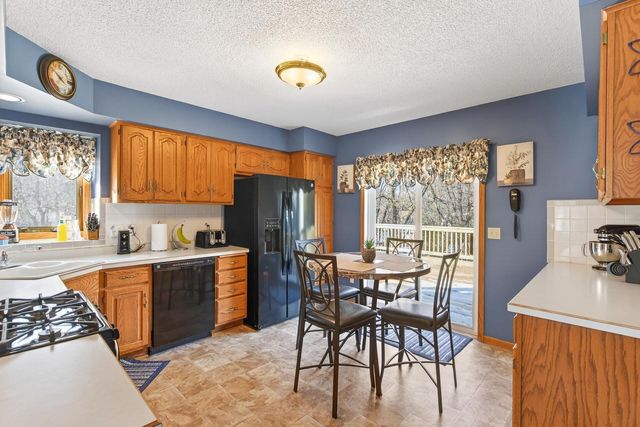 2539 Highwood Avenue E, Maplewood, MN 55119