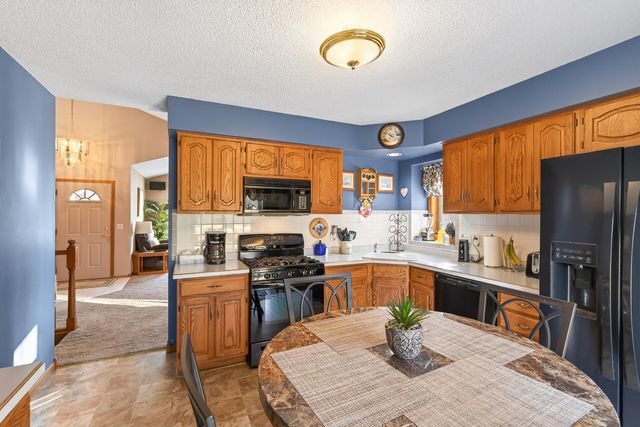 2539 Highwood Avenue E, Maplewood, MN 55119