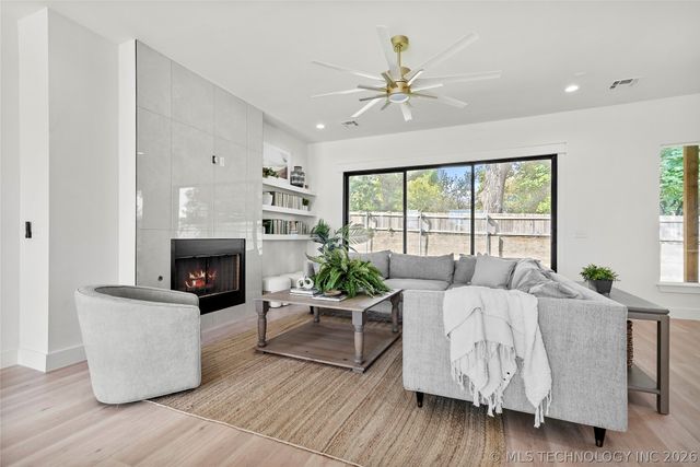 7927 E 26th Place, Tulsa, OK 74129