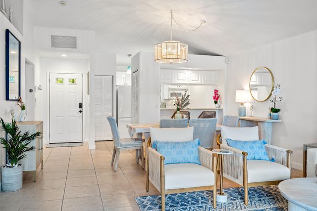 913 Club Drive, Palm Beach Gardens, FL 33418