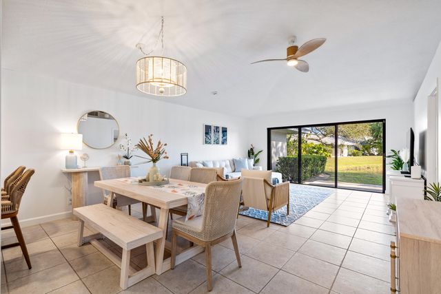 913 Club Drive, Palm Beach Gardens, FL 33418