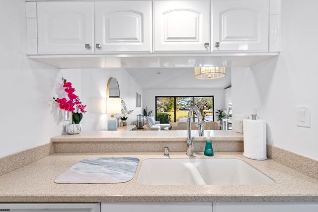 913 Club Drive, Palm Beach Gardens, FL 33418